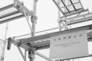 足場モノクロ 足場
